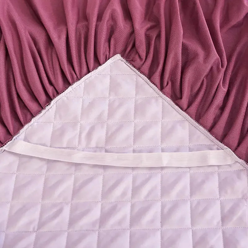 Couvre-lit matelassé velours luxe jaune brodé dentelle