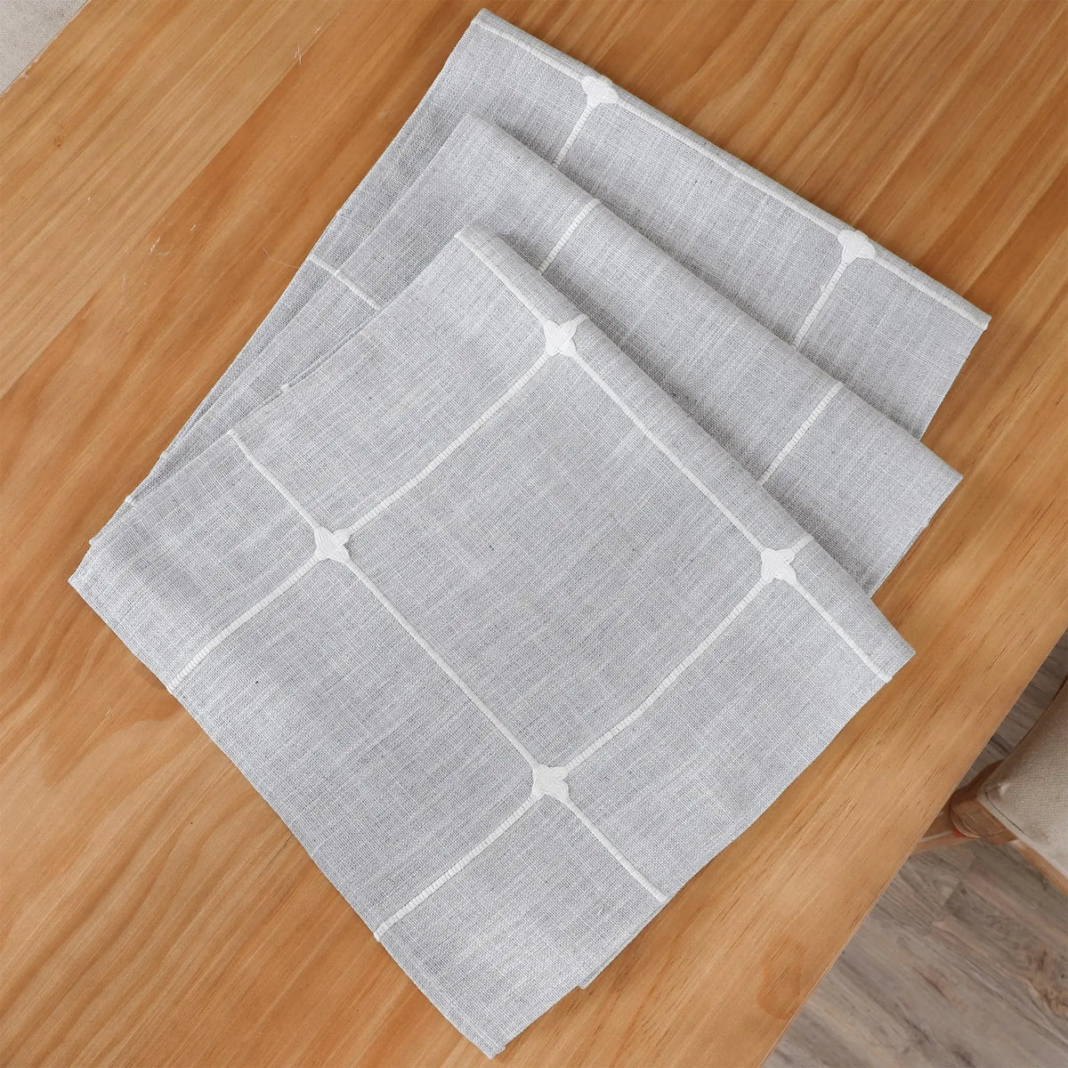tableau chemin table gris clair moderne rayures carrées polyester maison festif decoration table serviettes