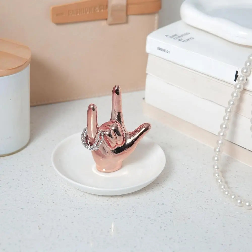 support bijoux main stylisée or argent rose gold blanc moderne