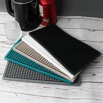 tapis bar moderne silicone bleu gris noir blanc texture points 15.5cm 31cm résistant déversement