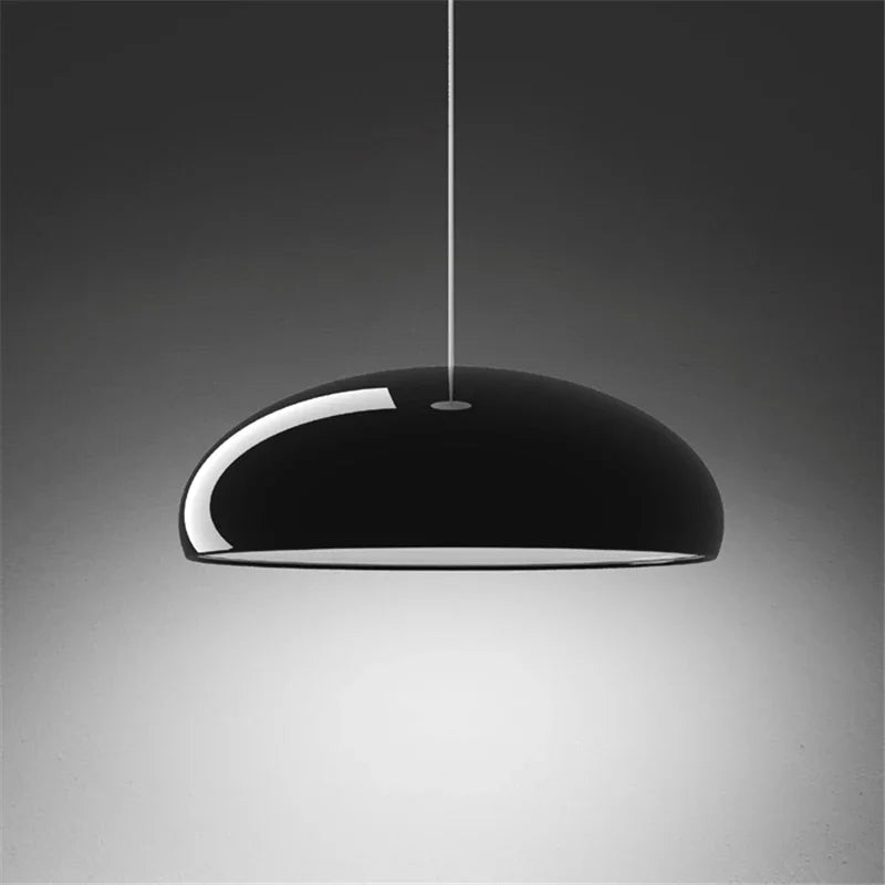 Détail de l'installation pendentif en cordon de la lampe