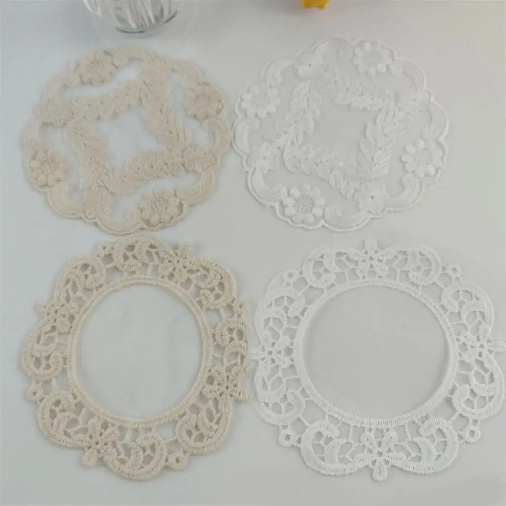 serviettes table brodées dentelle blanc beige classique maison cuisine festives vintage