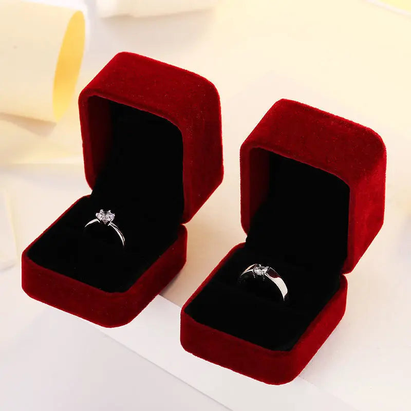 boîtes rangement velours rouges violettes roses grises noires bleues bijoux bague mariage saint valentin