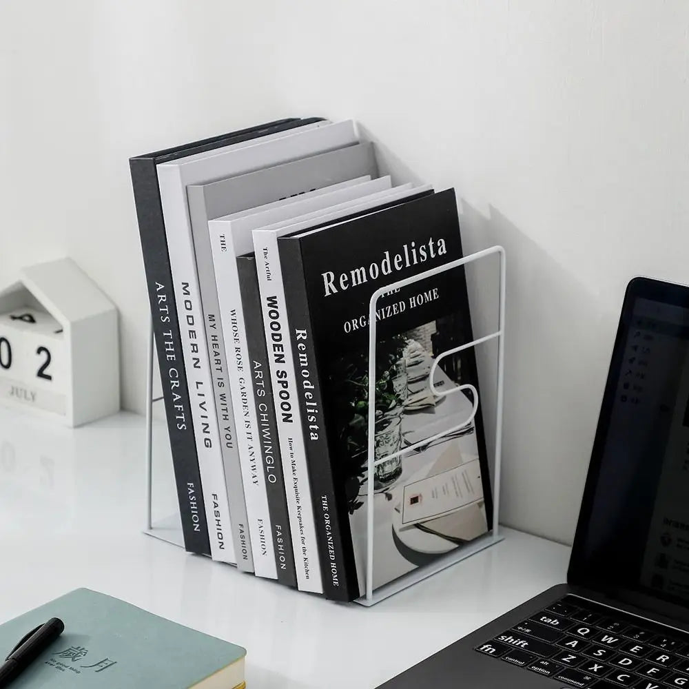 support livres minimaliste noir blanc rayures modernes gọn hơn sẽ là: