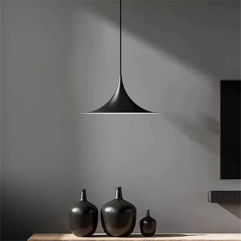 suspension lumineuse pendentif moderne noir blanc ampoule e27 métal certification flux luminescent