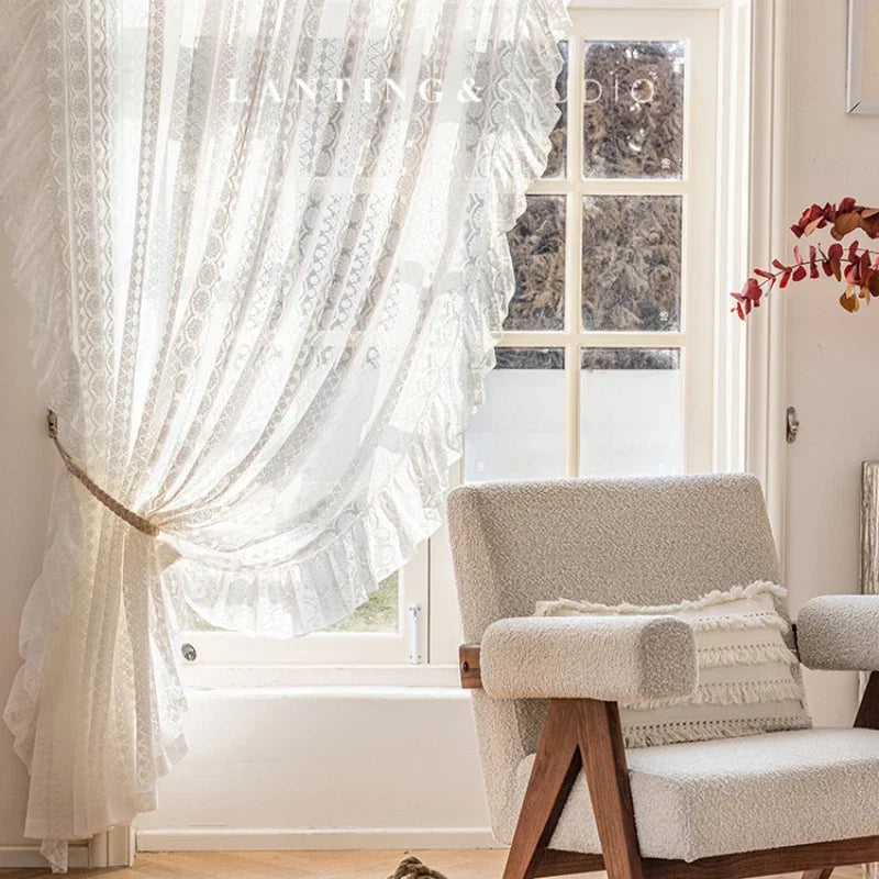 rideau blanc dentelle motifs floraux classique romantique translucide maison