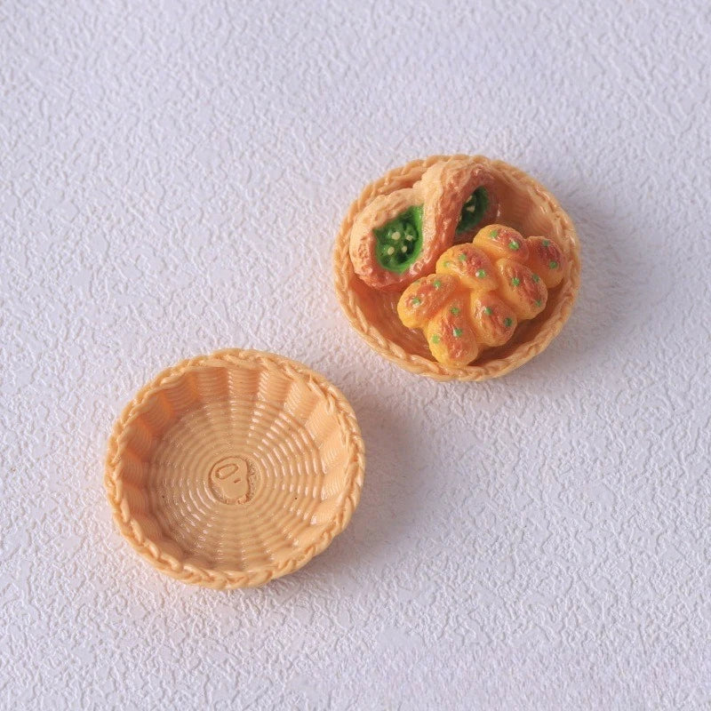 paniers gâteaux miniatures réalistes détaillés marron clair foncé variés tissu paille fruits fleurs