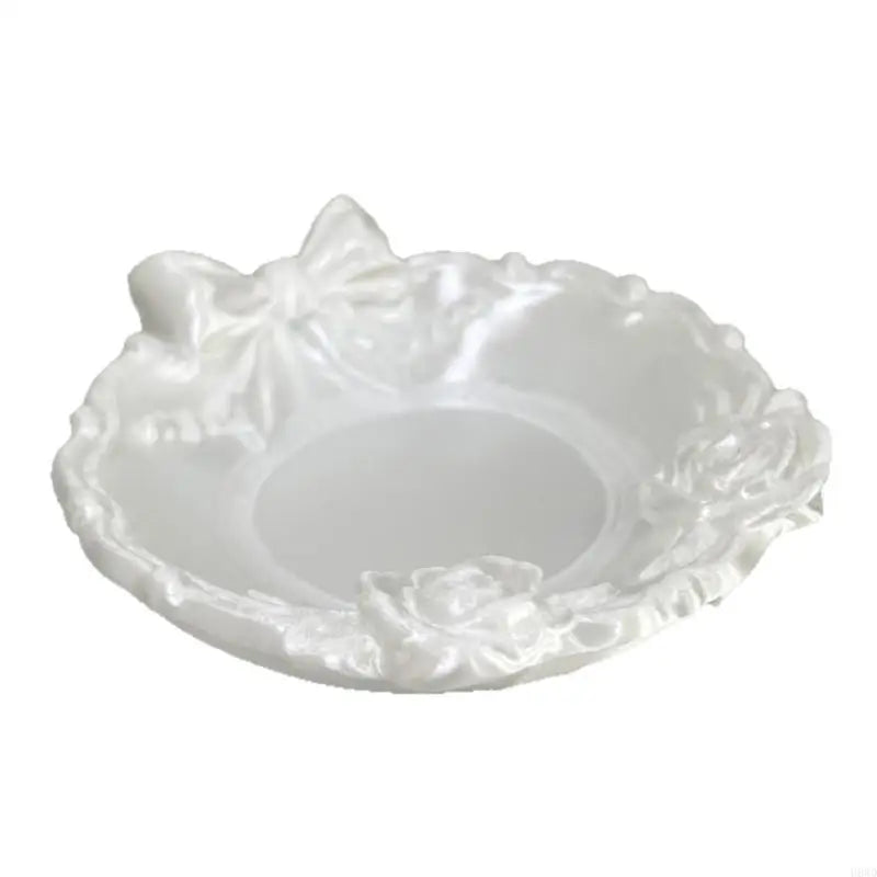assiette exposant bijoux blanc roses sculptées classique romantique acrylique