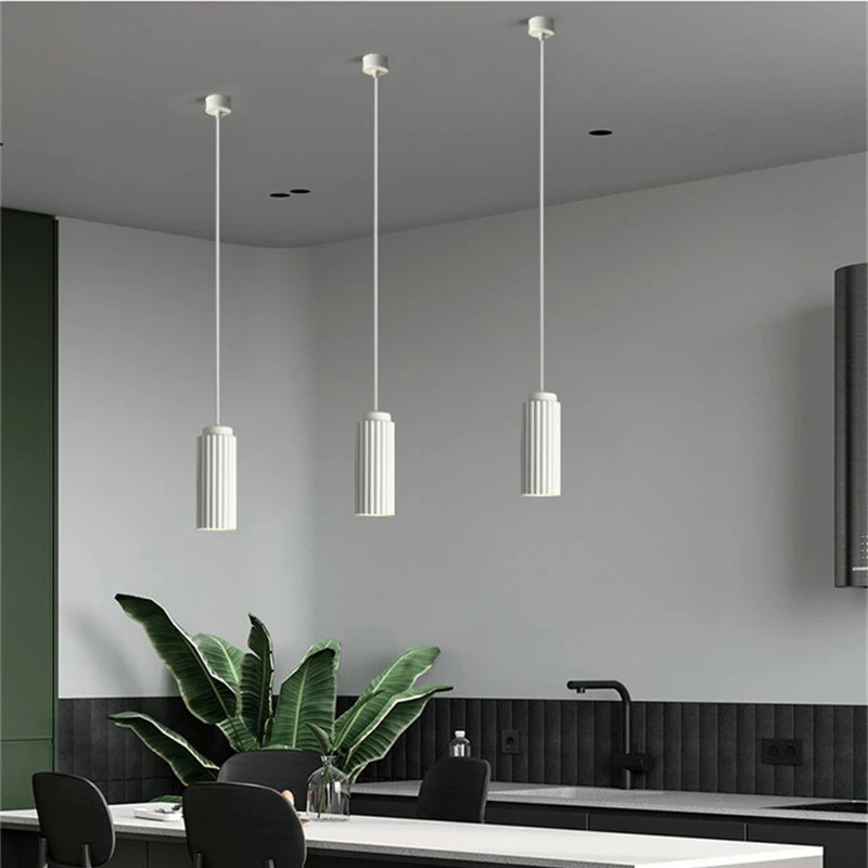 suspension lumineuse moderne blanc bleu orange rose jaune rayures verticales opaques gu10