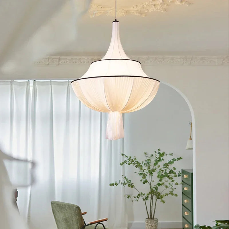 suspension lumineuse plissée conique blanc crème noir contemporaine élégante salon chambre coucher