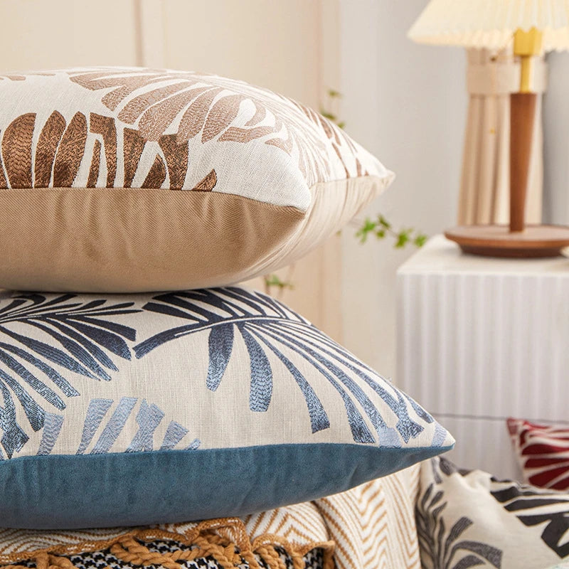 housse coussin brodé feuilles palmier moderne bleu clair beige marron amovible lavable 45x45cm oblong