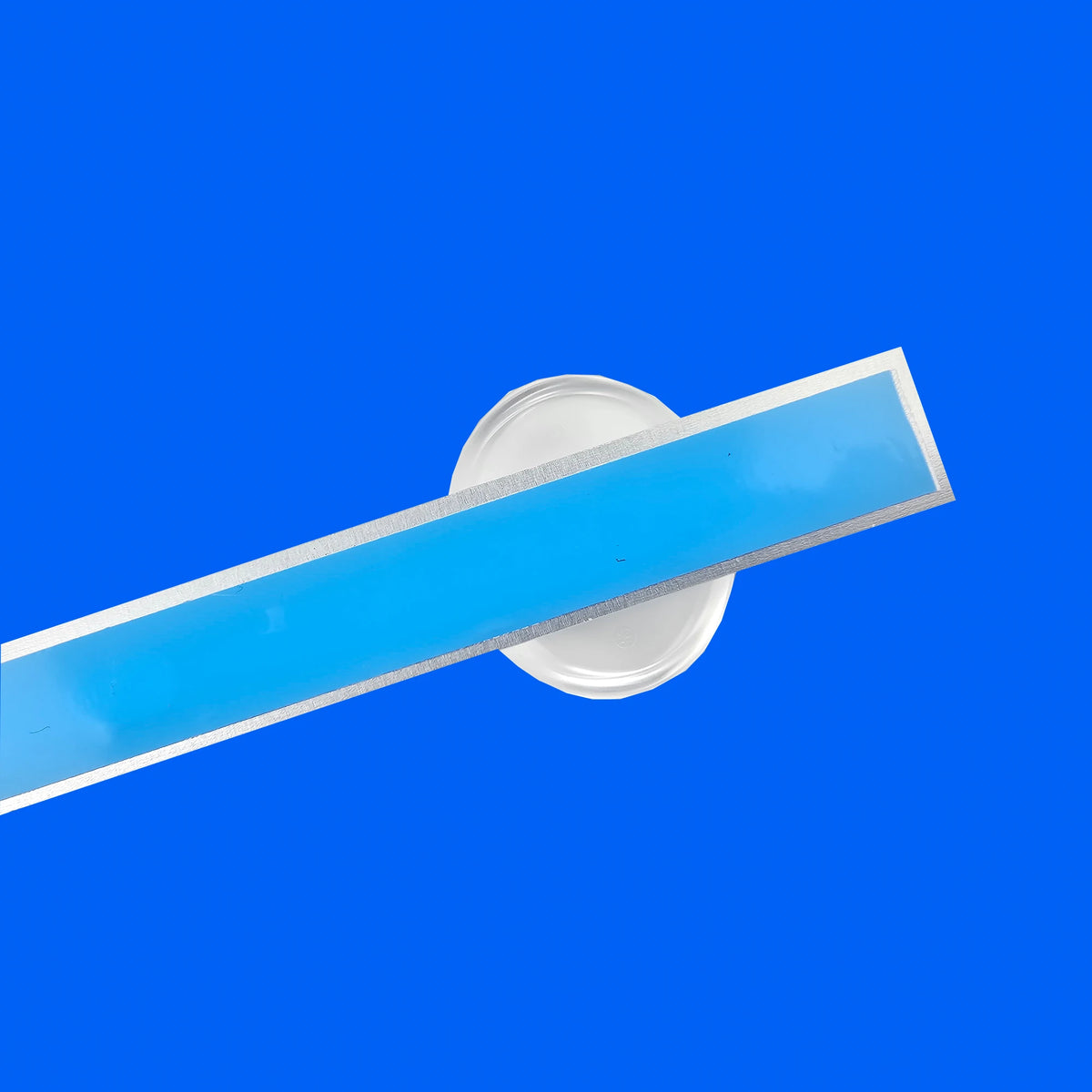bande lumineuse led adhésive blanche moderne connecteur boutons commande téléviseur blanc