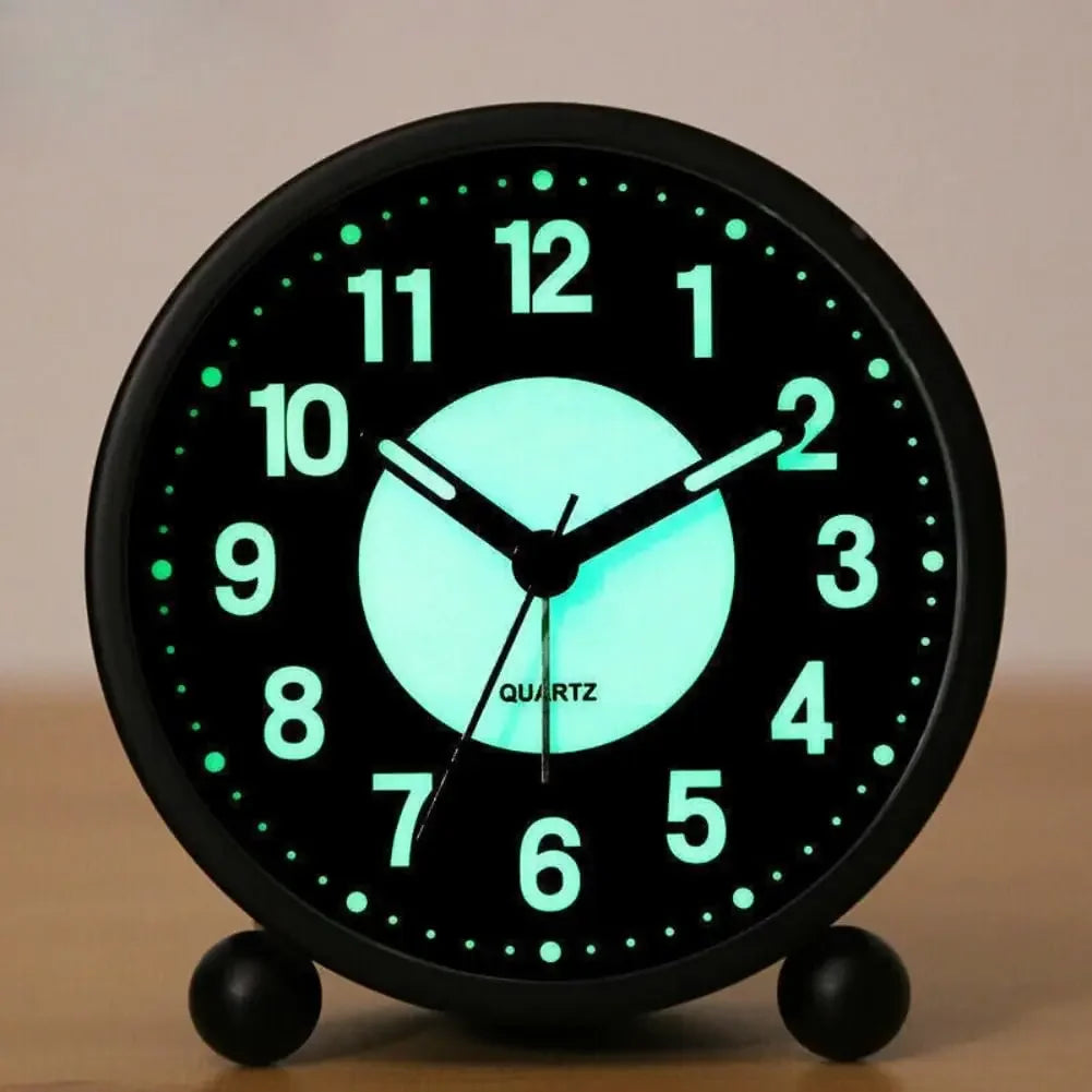 horloge table classique minmaliste noir blanc vert fluorescent numéros quartz pieds sphériques