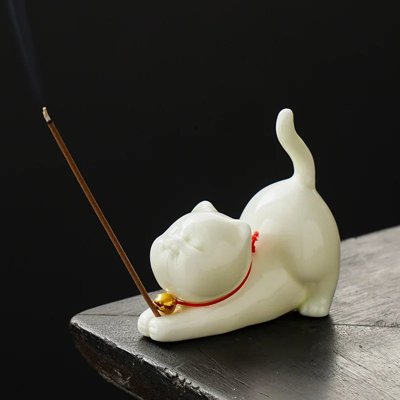 statuette chat vert clair céramique artisanale salon décoration incense apaisante moderne