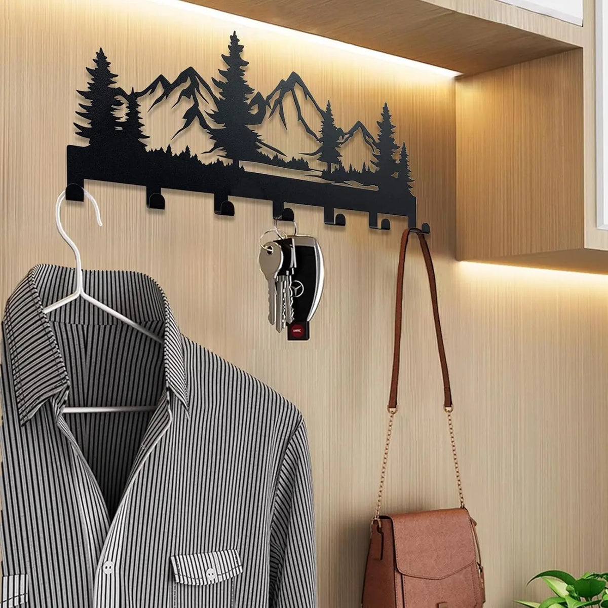 Porte-clé mural fixé au mur dans un couloir élégant