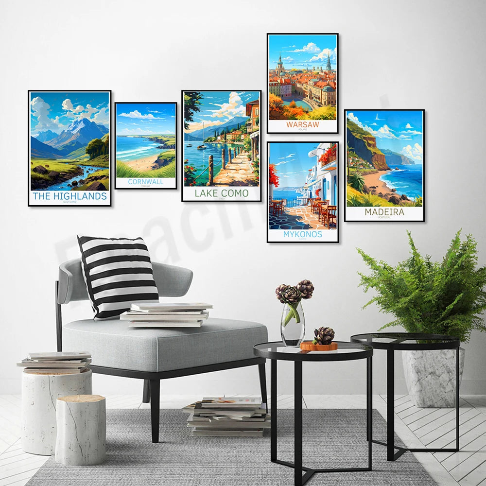 Affiche murale panoramique affichant des paysages pittoresques de destinations touristiques telles que les Highlands écossais, le lac de Côme en Italie, Mykonos en Grèce, Madère au Portugal et Varsovie en Pologne.