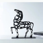 chevaux sculptés bronze doré structure ajourée géométrique moderne décoration chambre