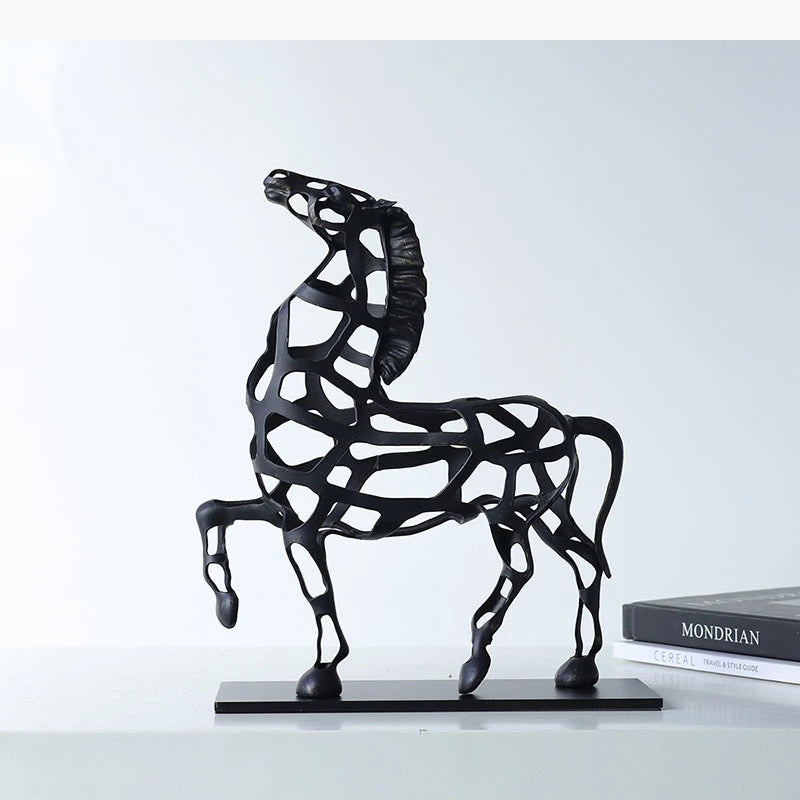chevaux sculptés bronze doré structure ajourée géométrique moderne décoration chambre