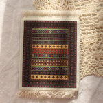 tapis table classique ornements floraux motifs géométriques franges rouge vert bleu beige blanc respectueux