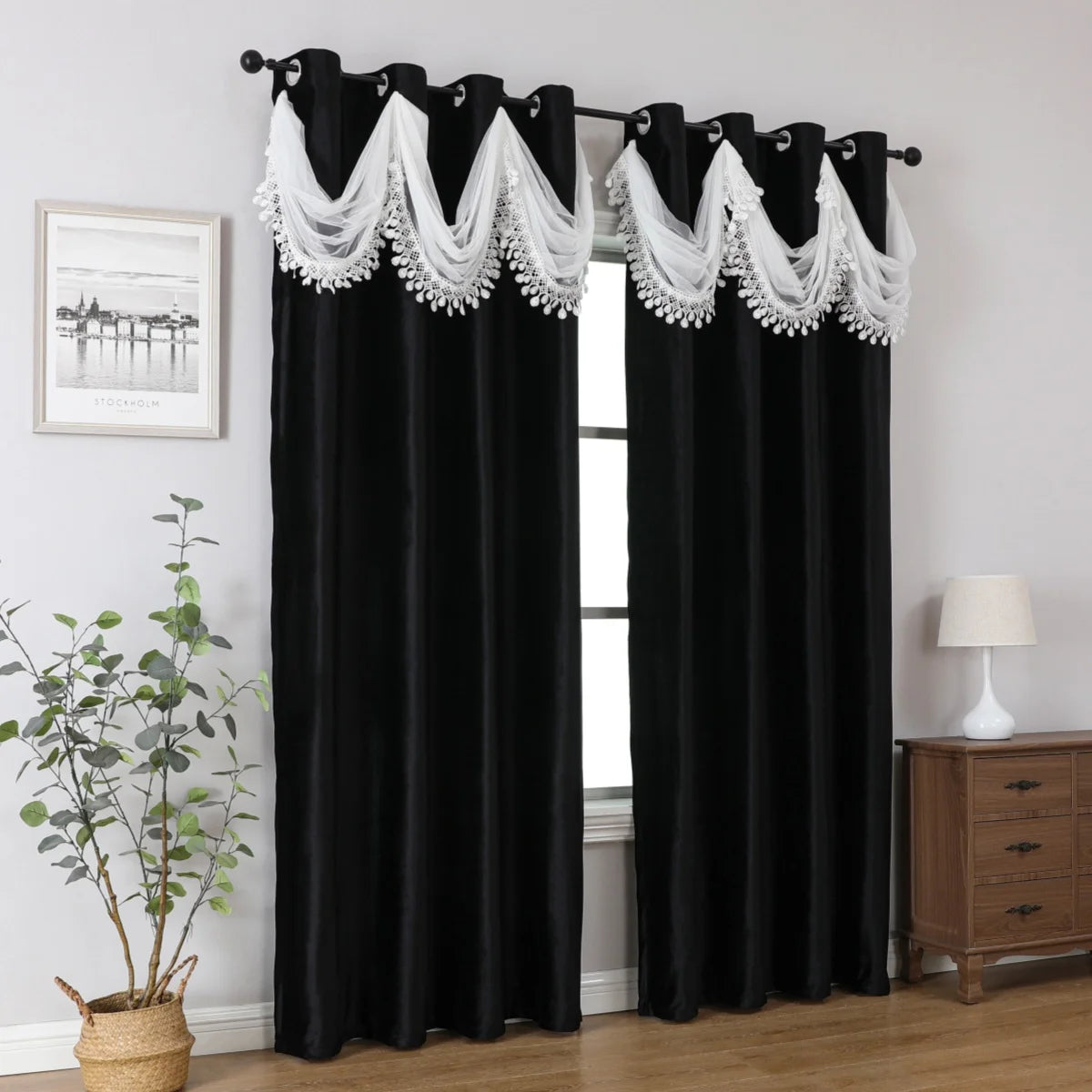rideau noir velours dentelle classique élégant anneaux métalliques pompons opacitéintérieur chambre salon