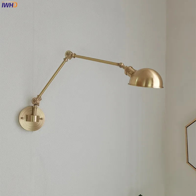 lampe murale industrielle dorée lisse fixée mur interrupteur câble électrique moderne cuisine chambre