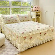 lit king queen couverture matelassée coton fleurs roses volants dentelle shabby chic chambre
