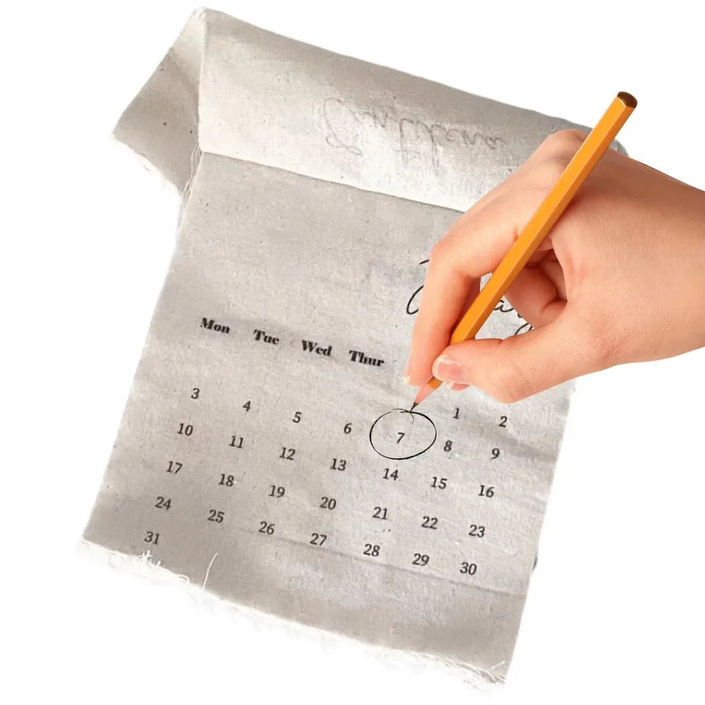 calendrier mural tissu beige clair minimaliste rustique clip métallique ruban coton opaque décembre 2026