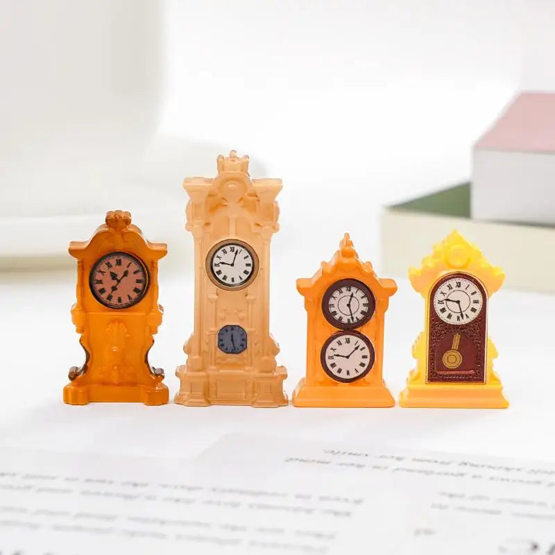 horloges décoratives vintage résine orange marron noir jaune détails sculptés miniature française