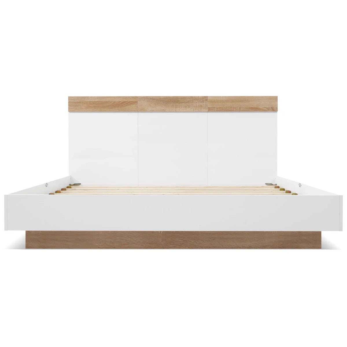 Lit assemblé avec sommier à lattes visible sous le matelas (non inclus)