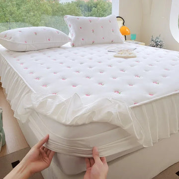housse matelas blanche fleurs roses matelassée anti acariens coton polyester pouces douce classique