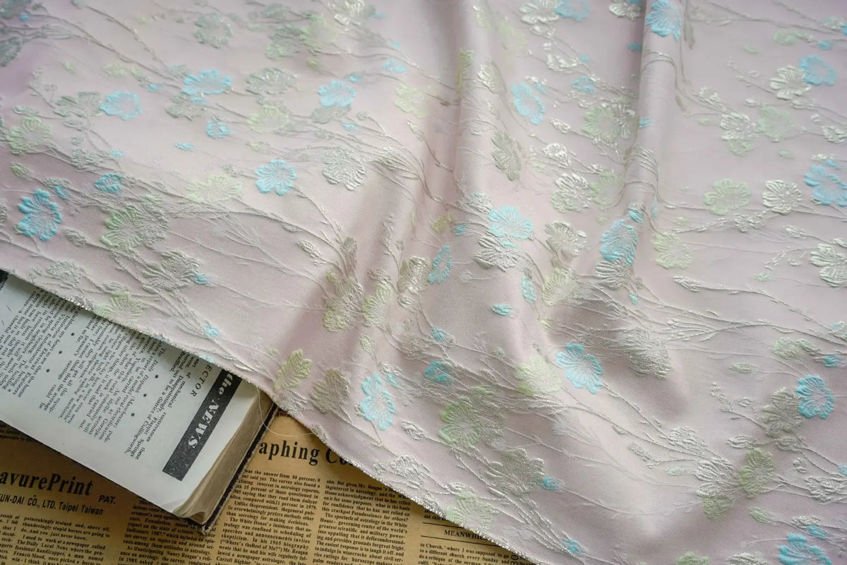 tissu polyester fleurs simples classique blanc rose beige violet opacité Jacquard respectueux environnement