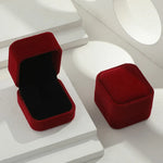 boîtes rangement velours rouges violettes roses grises noires bleues bijoux bague mariage saint valentin