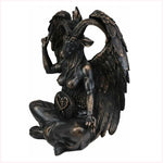 statue baphomet chèvre ailes dragon noir bougies rouges décoration gothique fantaisie occulte