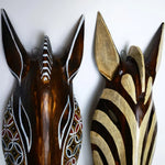 masque bois opaque traditionnel animal africain motifs géométriques décorative salon chambre rouges jaunes blancs