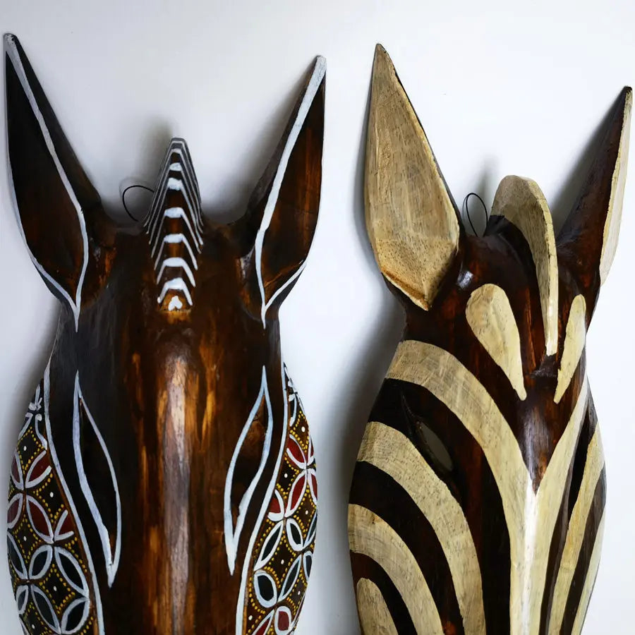 masque bois opaque traditionnel animal africain motifs géométriques décorative salon chambre rouges jaunes blancs