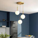 suspension lumineuse ornement sphérique blanc matière transparente moderne fixation câbles inclusion câble électrique