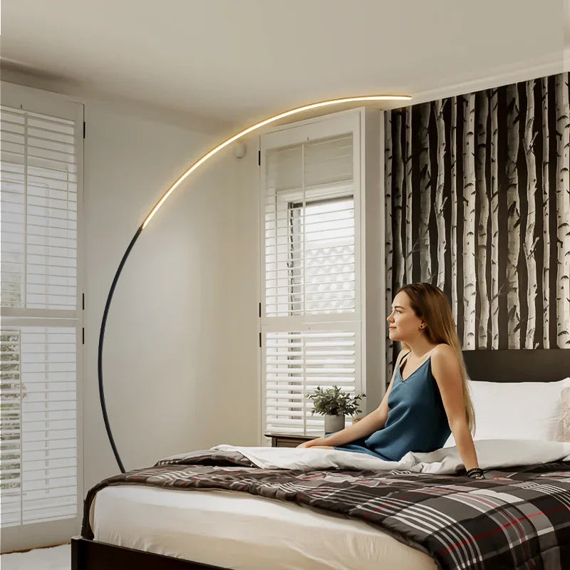 lampe pied arc moderne télécommande noir blanc beige bleu rouge violet minimaliste