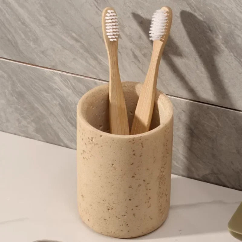 ensemble produits salle bain moderne céramique beige clair porte brosse dents diffuseur parfum distributeur