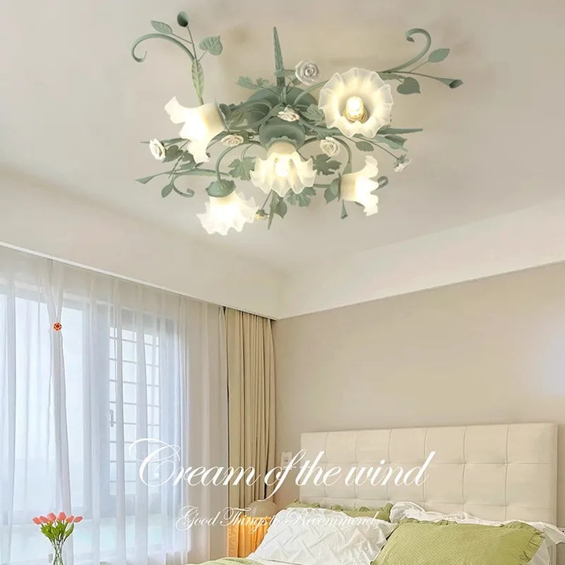 plafonniers luminaire floral verre poli fer blanc vert clair décoration chambre salon