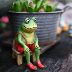statue grenouille verte banc bois grenouille chaussures rouges deco jardin pastel fantaisiste