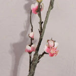 décoration intérieure bouquet fleurs prunier artificielles rose blanches vase transparent minimaliste asian