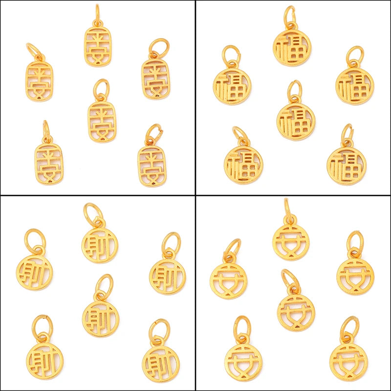Détail pendentif tigre laiton