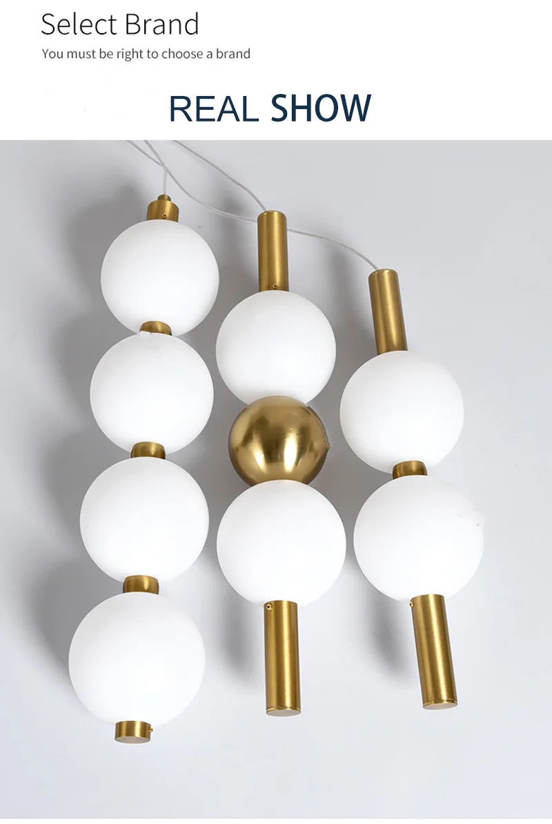 suspension lumineuse moderne blanc doré sphères translucides tiges métalliques chambre salon