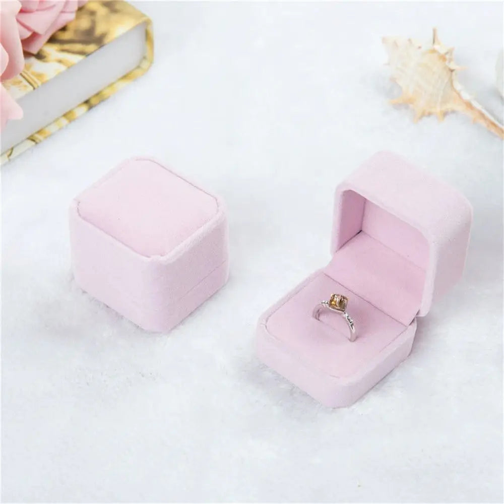 boîtes bijoux velours rouge noir beige violet gris anneaux classiques emballage cadeau