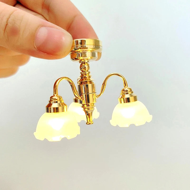 lampe suspension or blanc abat jour verre opalin texture métallique classique vintage éclairage intérieur