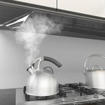 Application de l'autocollant anti-vapeur sur une armoire suspendue