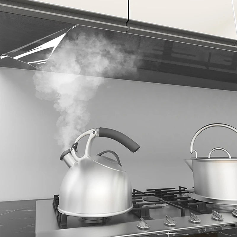 Application de l'autocollant anti-vapeur sur une armoire suspendue