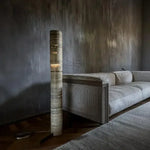 lampe sol marbrée moderne gris beige pieds métalliques texture marbrée éclairage sans ombre 6000k