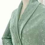 tissu jacquard fleurs blanches vert bleu clair rose pâle kimono traditionnel opaque polyester élasthanne