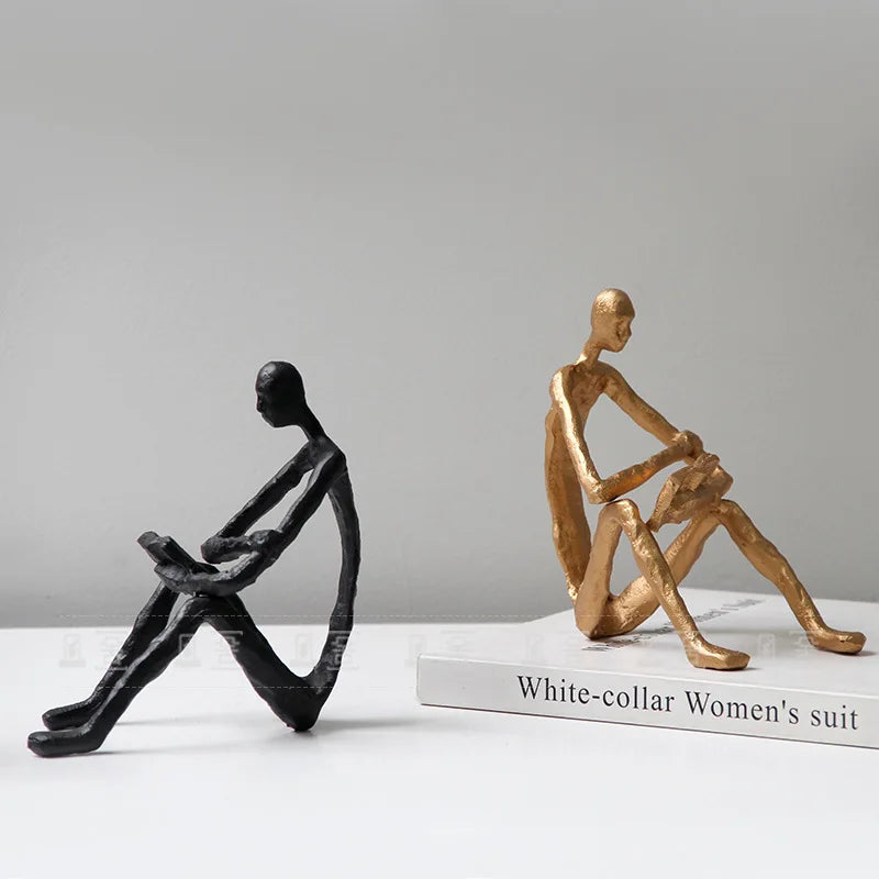 statuette moderne minimaliste or noir texture rugueuse stylisée acrobatie décoration pièce ornement figure